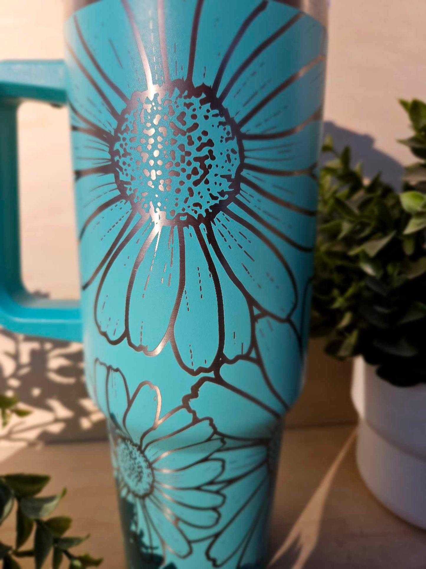 Daisy 40 oz Tumbler with handle