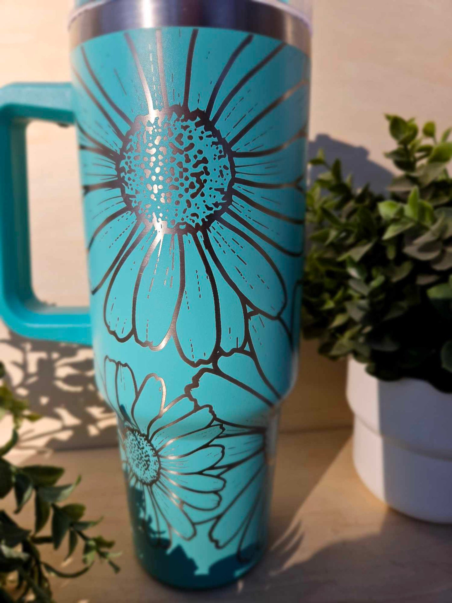 Daisy 40 oz Tumbler with handle