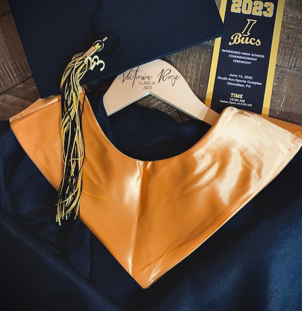 Senior graduation hanger, these are great for high school and college seniors